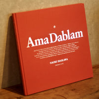 『Ama Dablam／石川直樹※限定サイン本』とコーヒー
